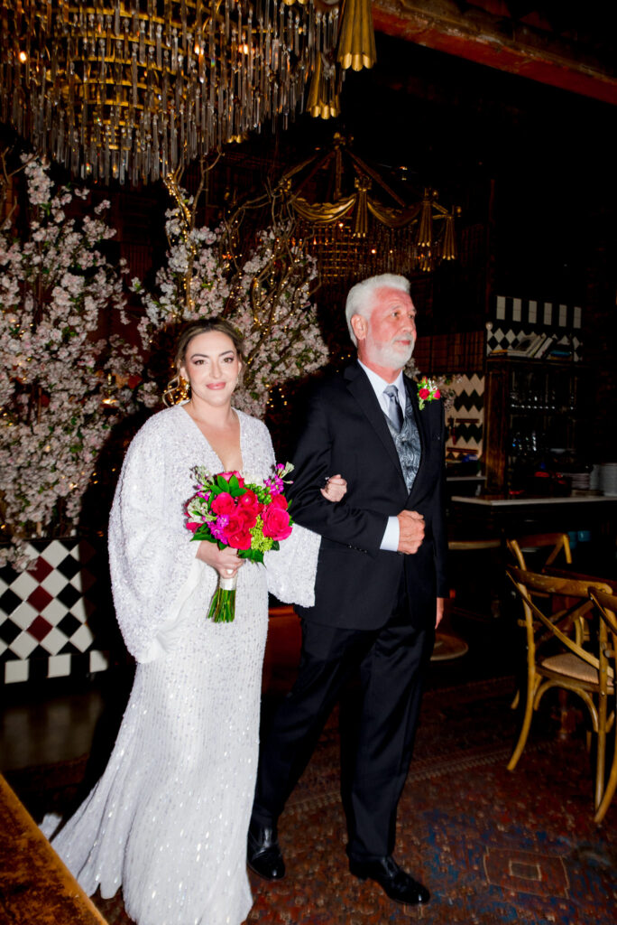 Bride walks down the aisle with her dad at Beatnik west town