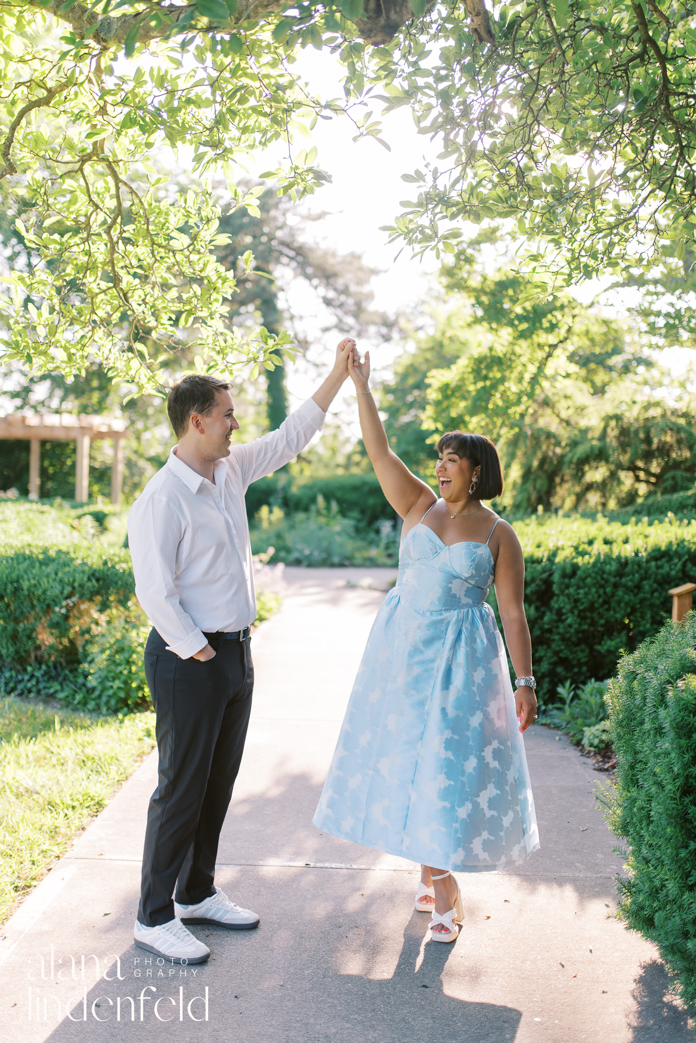 Ault Park summer engagement pictures