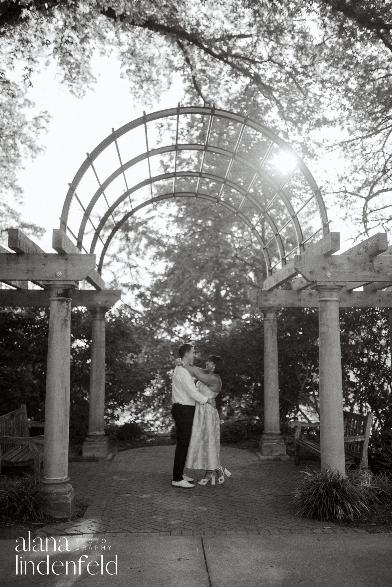 Ault Park summer engagement pictures