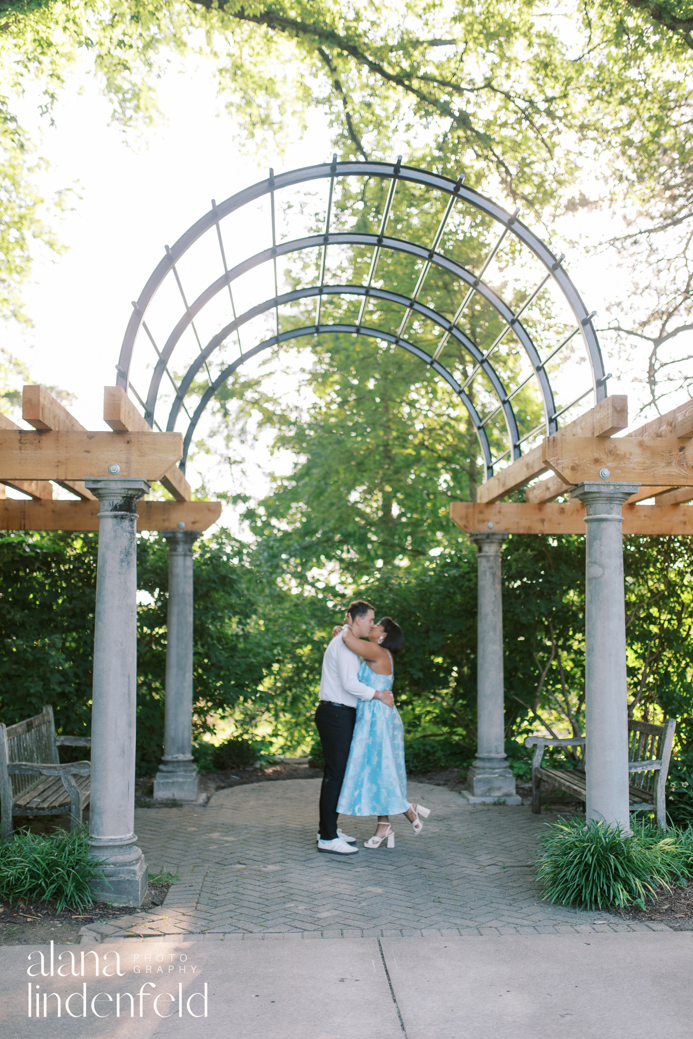 Ault Park summer engagement pictures