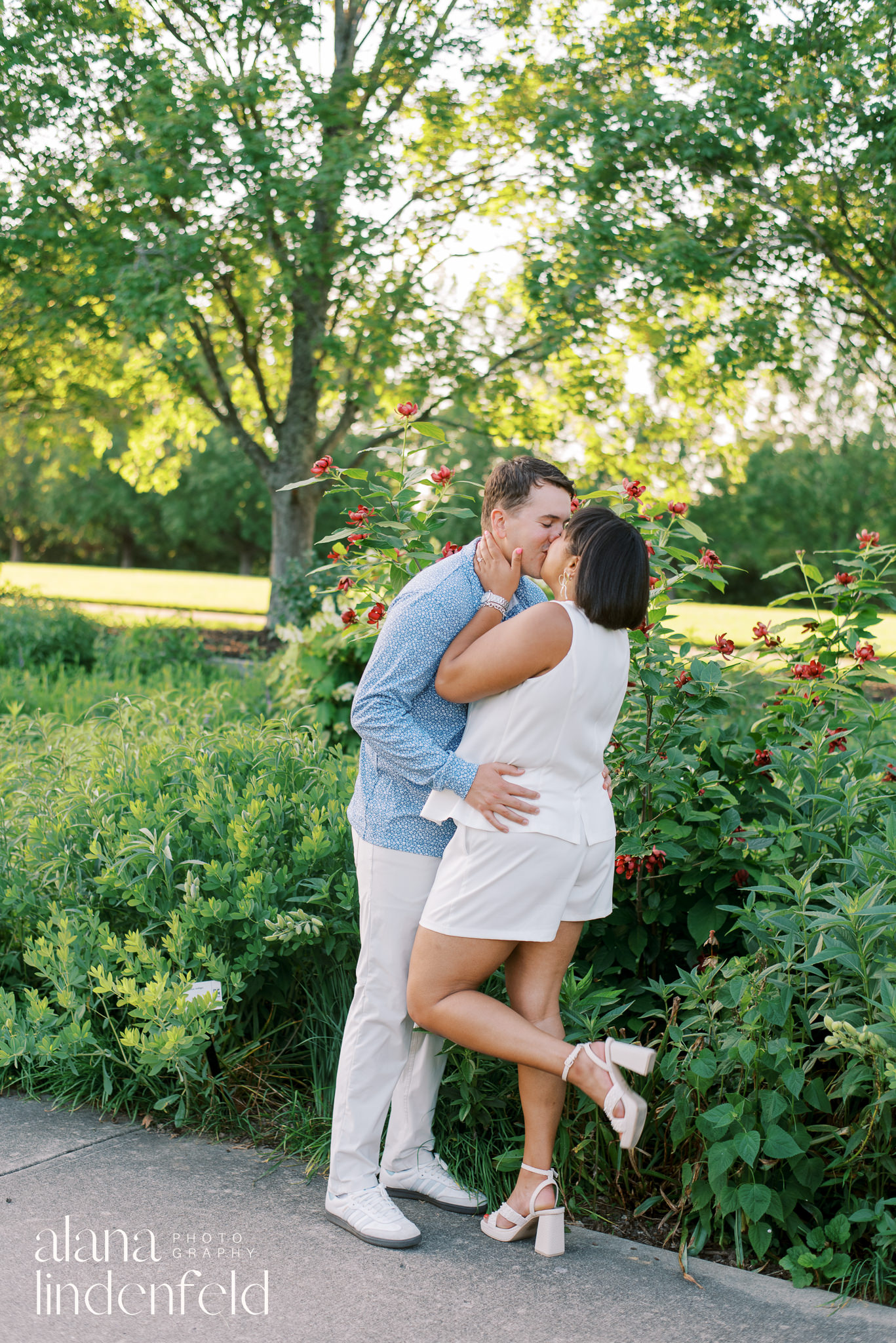 Ault Park summer engagement pictures