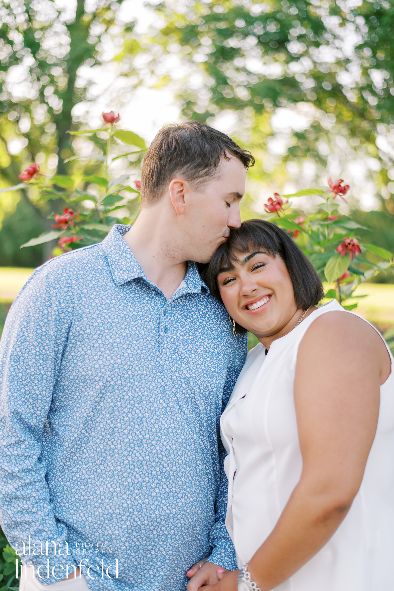 Ault Park summer engagement pictures