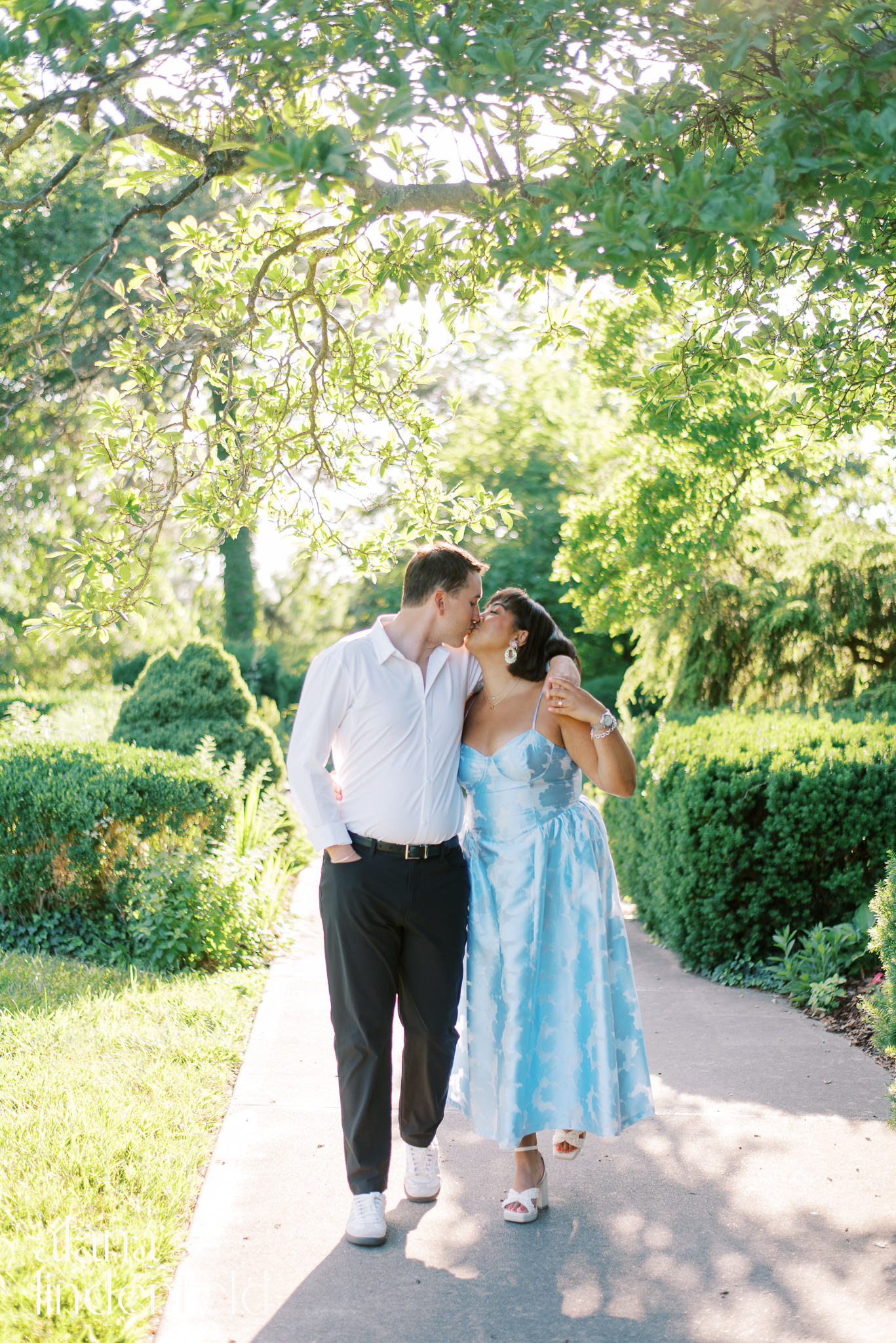 Ault Park summer engagement pictures