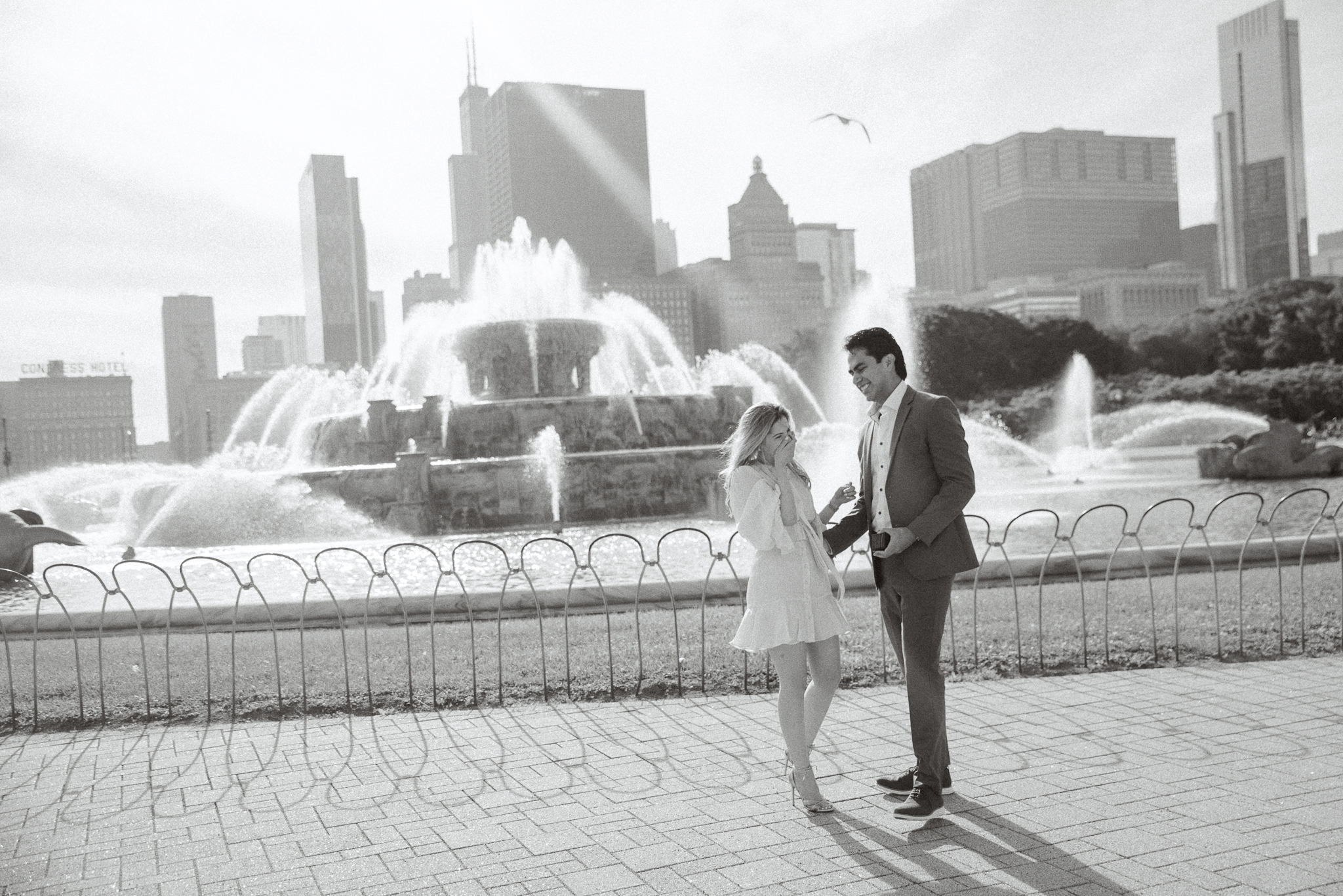 Buckingham Fountain Chicago summer proposal in black and white 