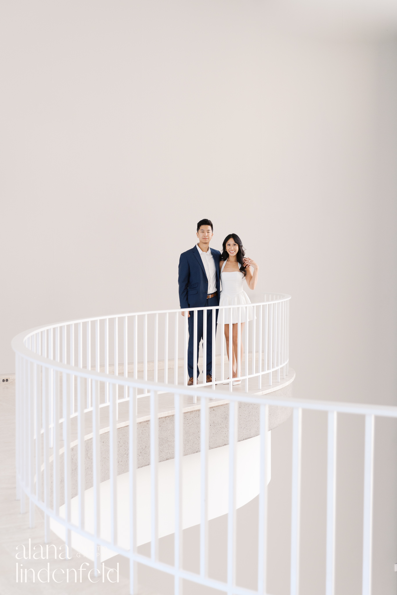 Couples photos with white railing at Art Institute of Chicago