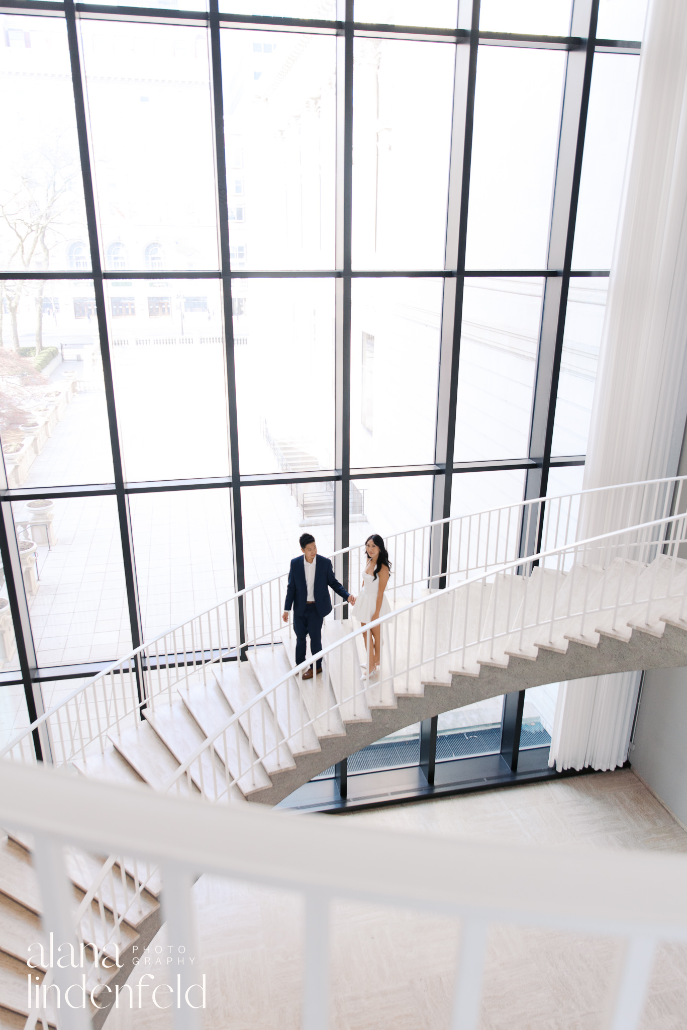 Couples photos with spiral staircase at Art Institute of Chicago