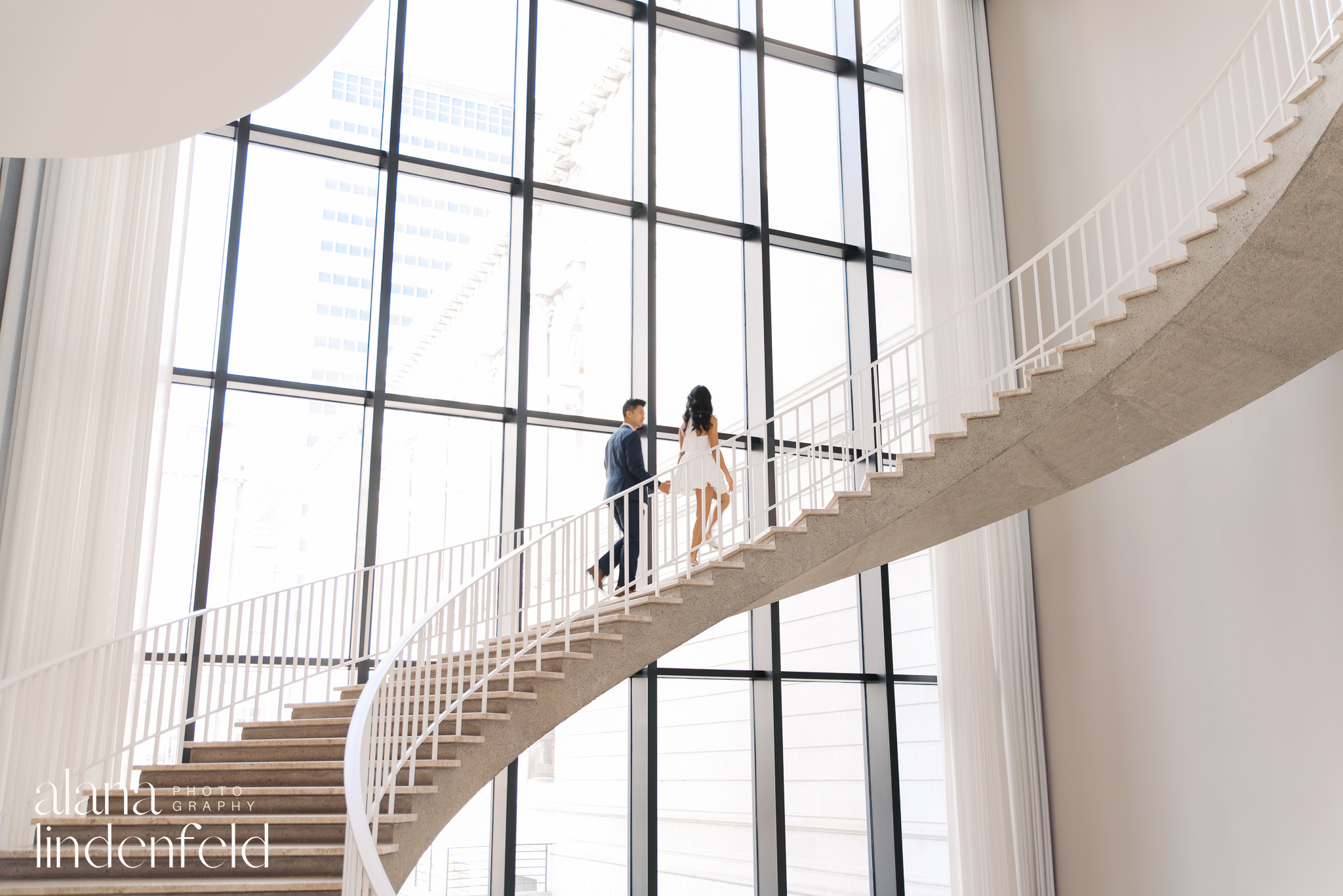 Couples photos with spiral staircase at Art Institute of Chicago