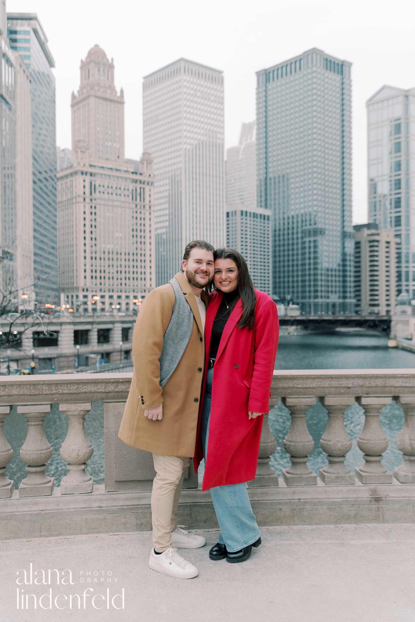 couples photos at wrigley building chicago in the winter