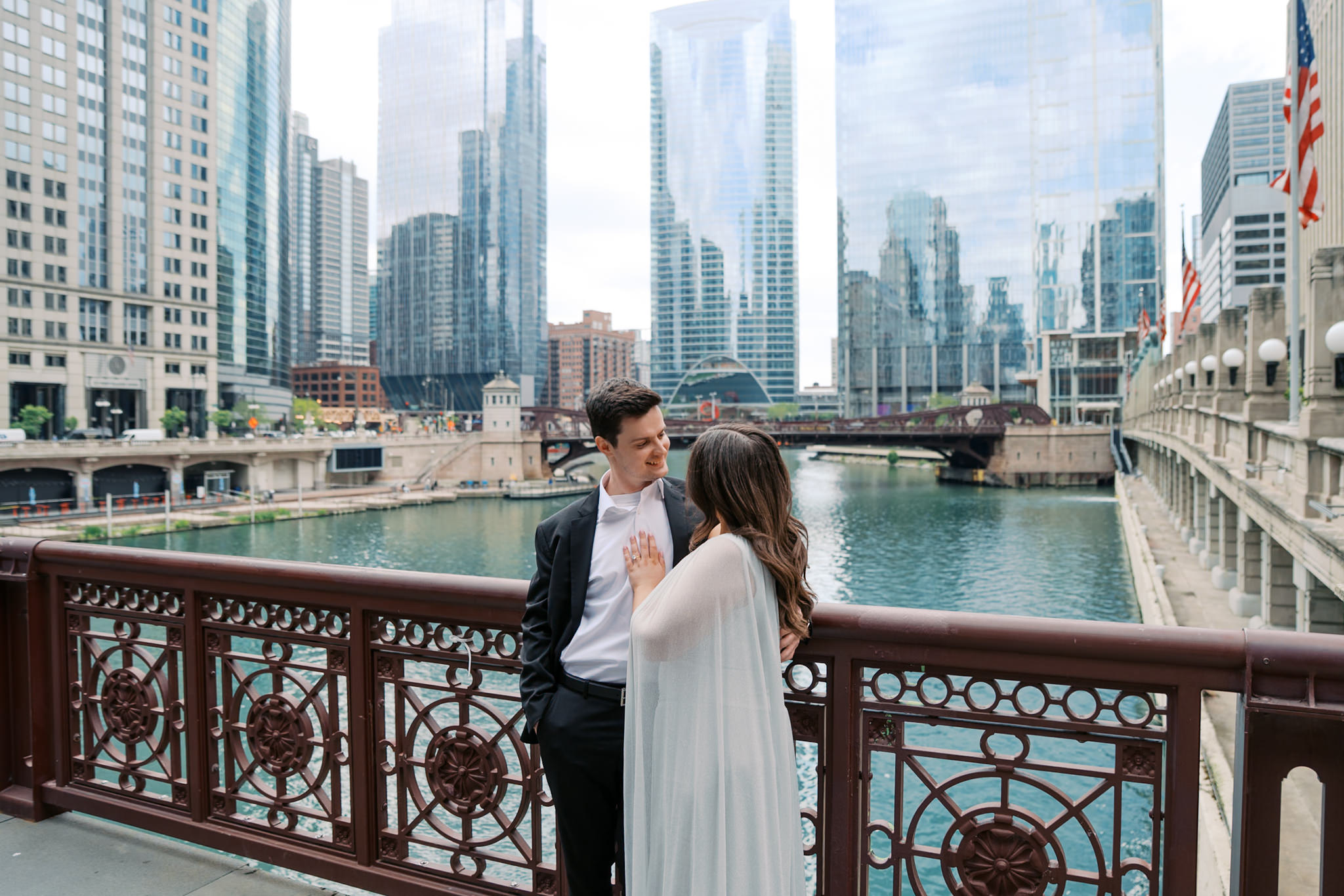 engagement pictures on Wells Street Bridge overlooking the Chicago River and Wolf Point